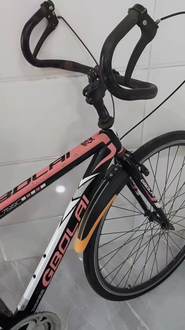 بايسكل C700 المعدن المنيوم كير وبريكات شامينو وحساس كله شغال بايسكل وزن خفيف يحمل اوزان ثقيله السعر ٦٥ العنوان كوت داموك ***********
