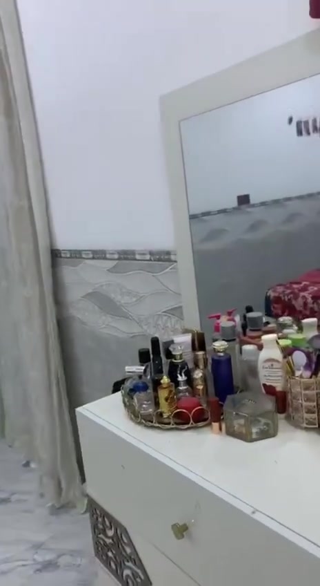 بيت للبيع مساحه ١٠٠ واجهه ٥ امتار نزال ٢٠ قاط واحد بناء حديث عنوان حي الكوفه بلاخير السعر ٦٥ وبي مجال للإستفسار الاتصال ع الرقم ***********
