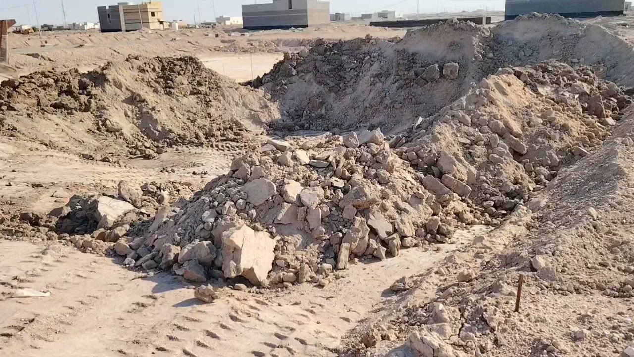 مكتب ابوحسين للمقاولات مستعدون لفرش قطع الأراضي افرازالنفط افرازالجامعة بتاريخ *********** بتاريخ /6/15
