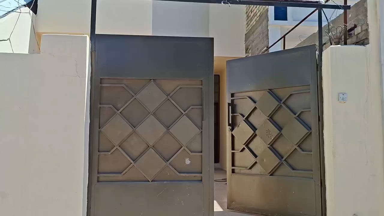 ((بسم الله الرحمن الرحيم))
🏡 🏘 🏚
🏭 🏨 

مشتمل # للبيع # حي نزال
الفلوجة
️🟡مساحة ١٠٠ م متر واجه ٥ م نزال ٢٠
[ ] خلف أسواق محمد عبدالله 

💲 السعر ٨٥ مليون قابل للتفاوض
🟠بناء ٢٠١٠ طابوق
🛣 الشارع ٨ 
🔴 نوع العقار طابو صرف سند 
🔵 استقبال 
🟡غرفتين نوم 
🟤مطبخ 
⚪️صاله مع الحمامات

للاستفسار : مراجعة 🏖 مكتب المدائن 🏖قرب مجمع الشفاء 

📱📲 للاتصال : عبدالله الكبيسي
***********
***********
عمر الحلبوسي
***********
***********
─── 

اسعار العقارات المعلنة في مكتبنا تُحدد من قبل البائع صاحب العقار وليس المكتب والسعر قابل للتفاوض بين البائع والمشتري📝📌 

اذا عندك عقار تريد تعرضه للبيع او تريد تشتري عقار
فقط ارسال المعلومات على الواتساب او الاتصال على هواتف المكتب
