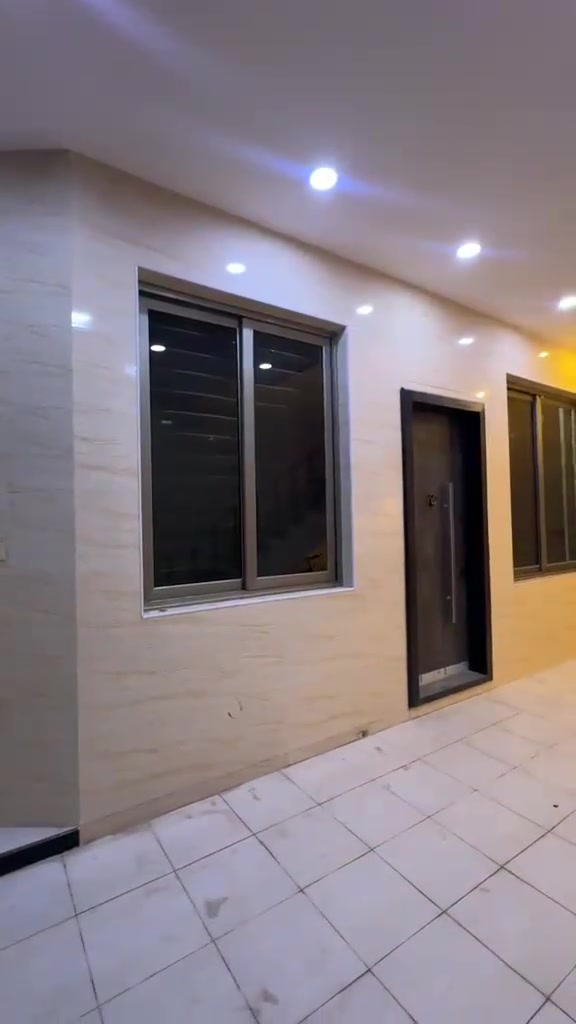 شقة طابق ارضي باليرموك
ب1000$
مؤثثة مطبخ وسبالت
شباب او شركات او طالبات
للتواصل والاستفسار/ ***********
