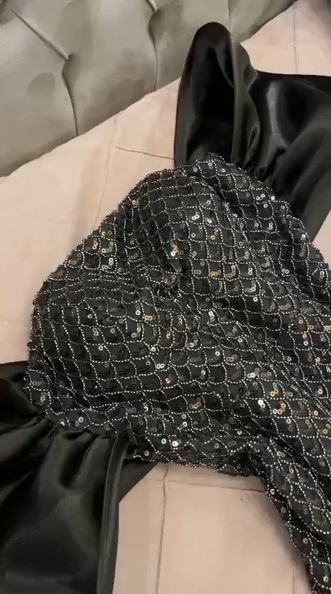 فستان راقي وثقيل جدا
ملبوس مره وحده 
سعر الشراء ١٨٥ 
سعر البيع 85
يلبس قياس ٤٢/٤٤


**إذا كنت صاحب هذا الإعلان وتريد حذفه لأي سبب، رجاءا أرسل رسالة إلى الدعم الفني**