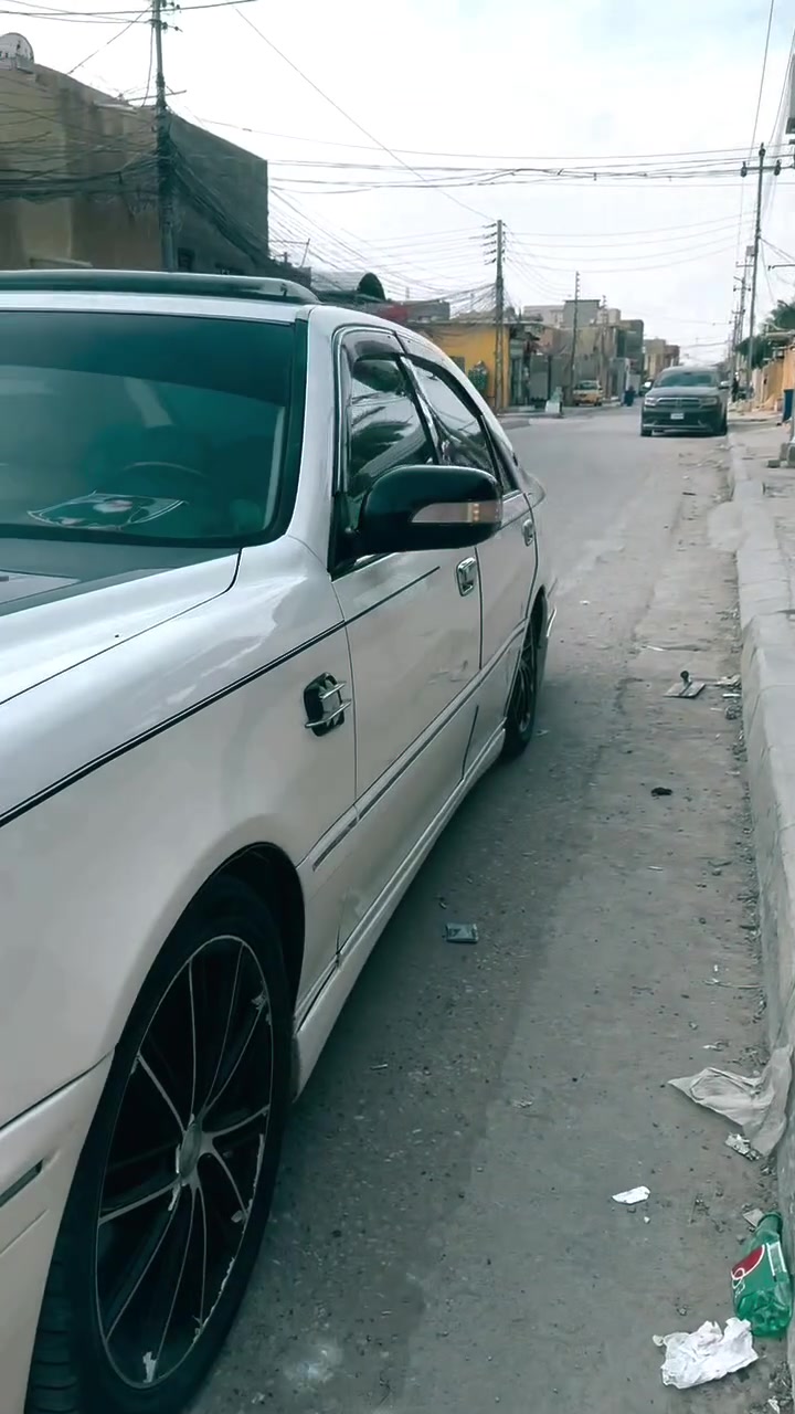 السلام عليكم كراون
ملكه فوول واحد على واحد شرط موديل 2000
مكفوله السياره تبريد قطعتين حداديه 
محرك ديڤور الچبير شاصي 75معروفه مواصفات الفول
***********
السعر 130
