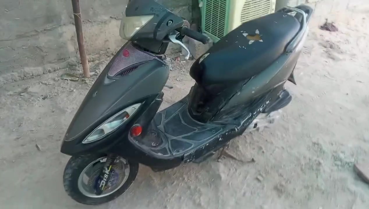 للبيع دراجه جي فور نضيفه شغاله نكره سلف فقط بلمشي بيها عطسه كهربائيات كامله سعر ٢٠٠ شراي يتصل***********
