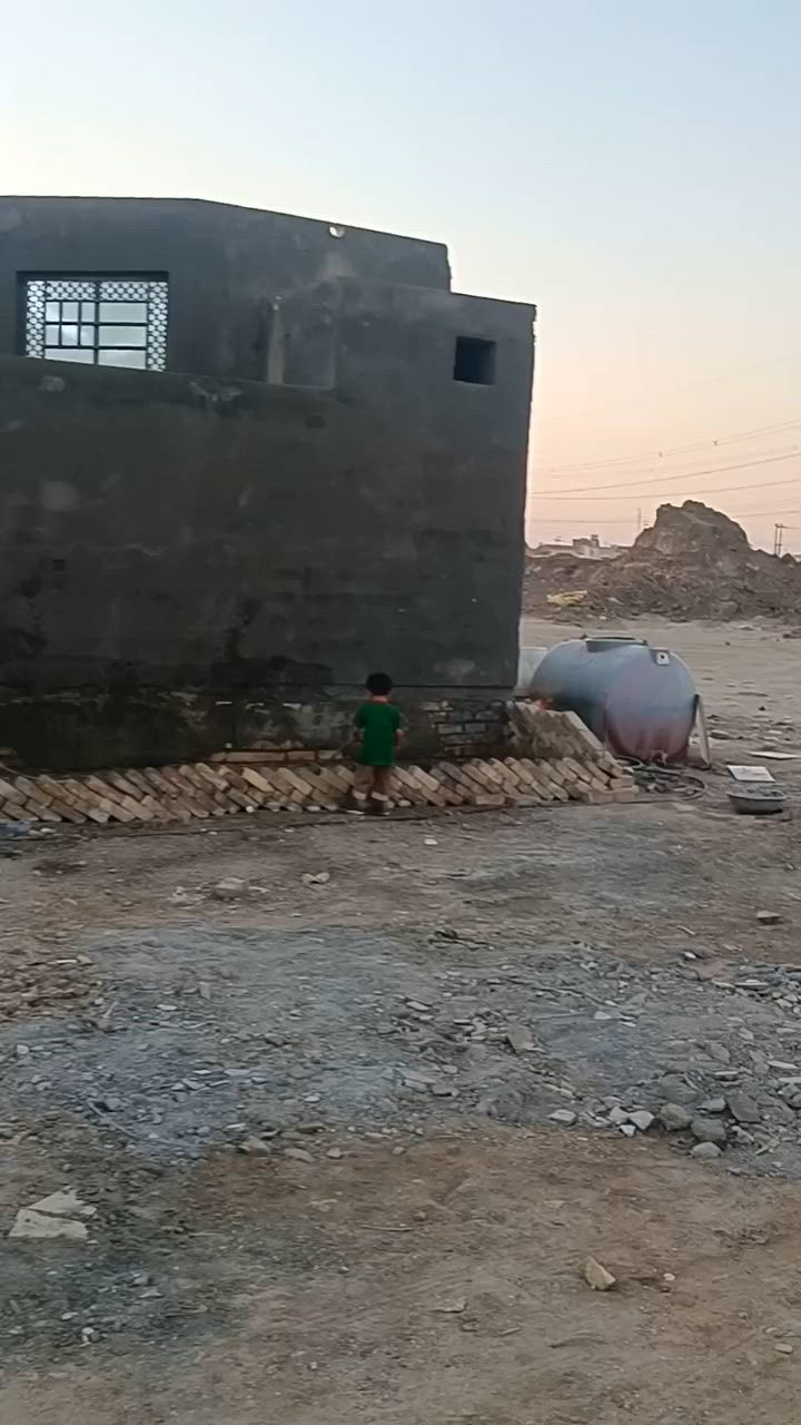 هذا البيت للبيع مساحتة 100 متر مربع زراعي وباقي التفاصيل داخل الفيديو السعر 43
وهذا رقمي   ***********
