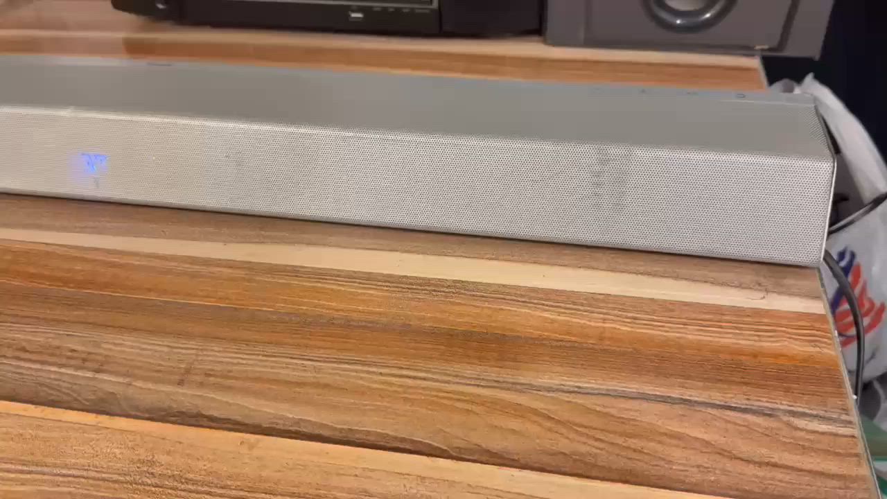 Philips TAB8505/10 Soundbar ساوند بار يدعم دولبي اوتمس
• سوندبار احترافي من Philips بصوت قوي وواضح
• يدعم Dolby Atmos لتجربة صوت محيطية مميزة
• يدعم Dolby Vision Pass-Through لنقل صورة Dolby Vision إلى التلفزيون بدون فقدان الجودة
• Wi-Fi مدمج مع دعم Chromecast Built-in و AirPlay 2
• بلوتوث مدمج لتشغيل الموسيقى لاسلكياً
• يدعم HDMI eARC / ARC
• مداخل HDMI إضافية لربط الأجهزة مباشرة
• يدعم Optical و USB
• متوافق مع Google Assistant و Siri عبر الأجهزة المدعومة
• صوت ممتاز للأفلام، المباريات، والألعاب
• حوارات واضحة وتفاصيل صوتية ممتازة
• تصميم أنيق وعصري مناسب لجميع الشاشات

((( السبووفر عاطل، لذلك الجهاز يعمل كـ ساوندبار فقط.)))

رغم ذلك يقدم أداء جيد جداً

حالة مستعملة وشغال بصورة طبيعية.


**إذا كنت صاحب هذا الإعلان وتريد حذفه لأي سبب، رجاءا أرسل رسالة إلى الدعم الفني**