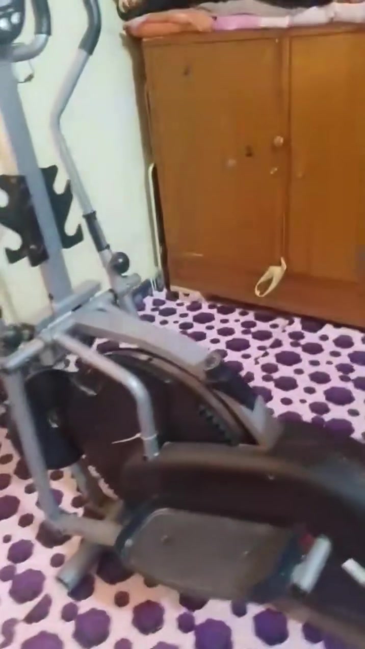 باسكل رياضي مال تمارين الي عنده نزلاق  فقرات كرش هاذ يفيده مستعمل قليل بعده جديد رقم راعيه *********** مامتواجد ع خاص خابر راعيه
