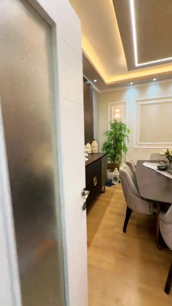 شقه في مجمع اليمامه السكني مساحه 167 متر تحتوي على 3 غرف نوم وصاله كبيره جدا اطلاله على داخليه على الحدائق الرائعه في المجمع غرفه غسيل لوندري روم وصحيات عدد3 وبالكونه باطلاله جميله جدا للاستفسار ***********                                                   #مجمع_اليمامه_السكني #شقق_فاخرة #عقارات_بغداد #creatorsearchinsights #اكسبلور 

