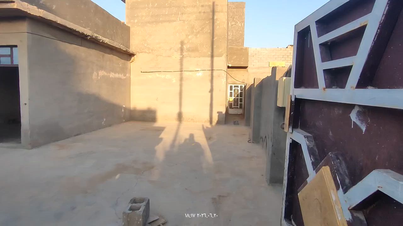 بيت للايجار في الحصوه بمنطقه ال ثمنتالاف قرب الخدمي قرب الدلال ابو طالب .. ايجاره 250 وبيه مجال 
رقم الهاتف *********** بيه واتس ..
والبيت بالفيديو مثل ما موضح كدامكم
