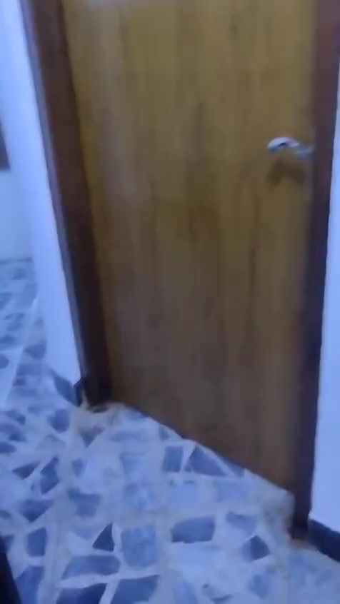 دار للايجار طابقين مدخلين استقبال ومطبخ ٣ غرف نوم مع ٢ صحيات،، الببت بحالة جيدة وفارغ حاليا وجاهز للسكن قيمة الإيجار ٧٠٠ ألف،، الدورة حي الشرطة شارع متوسطة النجاح للاستفسار اتصل على (***********)
