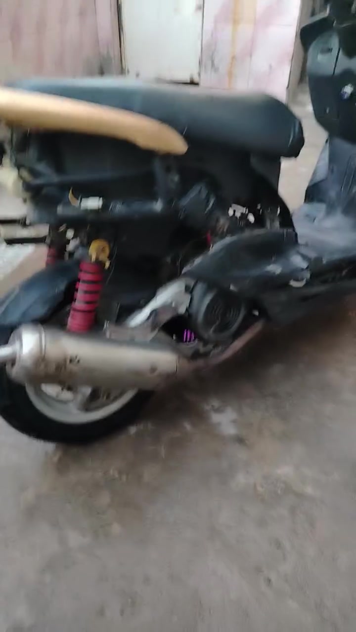 سلام عليكم درجه سكنس نثيه البيع درجع خير من الله سعر ٣٠٠ وبيه مجال بكاني بغداد شعب شرع صحه *********** هذه رقمي
