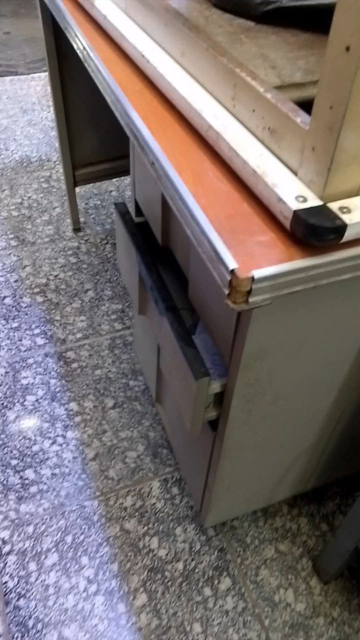 للبيع مكاتب و دكسنات الي يريدهن يتصل ***********
مكانهم الصليخ
