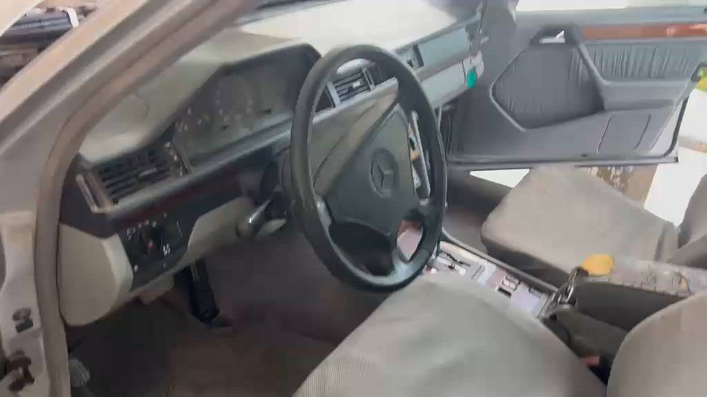 مارسدس دب مديل 94 مكينه بطه 2500 رقم شمالي السنويه لغايه 2028 تخم تاير باتري جديد صدر جديد السياره بيه جراد مكان سياره مندلي السعر 58 وبيه مجال رقم صاحب السياره ***********
