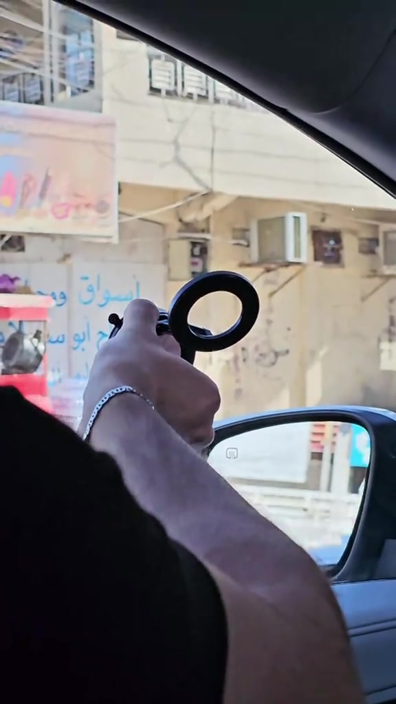 ستاند هاتف للسيارة يعمل بواسطة الشفط واللصق السعر: 10,000 دينار 💸 ‏─ ─ ─ ─ Pixel ─ ─ ─ ─ العنوان: بغداد - الشعب - شارع الصحة 📍 رقم الهاتف: *********** 📞 التوصيل لجميع أنحاء العراق 4,000 🚕⁩
