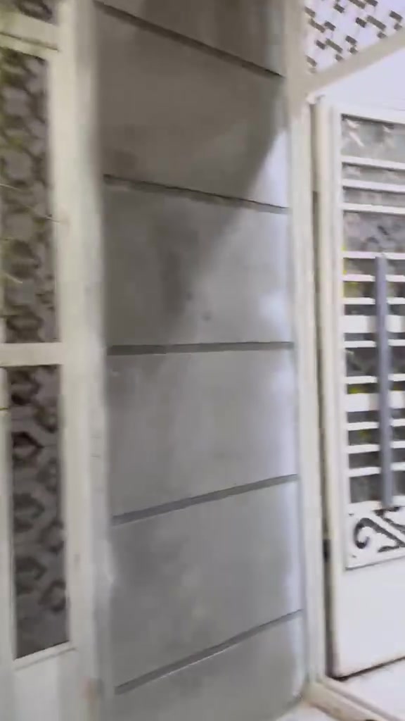 بيت للبيع مساحه ٩٠ واقع حال ٩٥ ملك صرف سند ٢٥ الموقع مقابيل مدرسه ابن الجوزي للاستفسار الاتصال ع الرقم ‭***********‬
