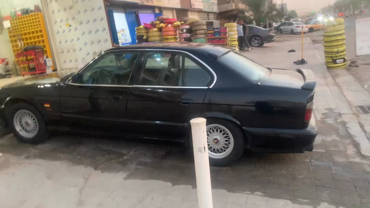 السلام عليكم بي ام ٥٣٥فول مواصفات جاهزة من كلشي موذيل ٨٨محدث ٩٣ سيارة احلة من الصور مراوس بسيارة سبعة راكب ***********سيارة معروضة ٧٠$وبيها مجال قليل
