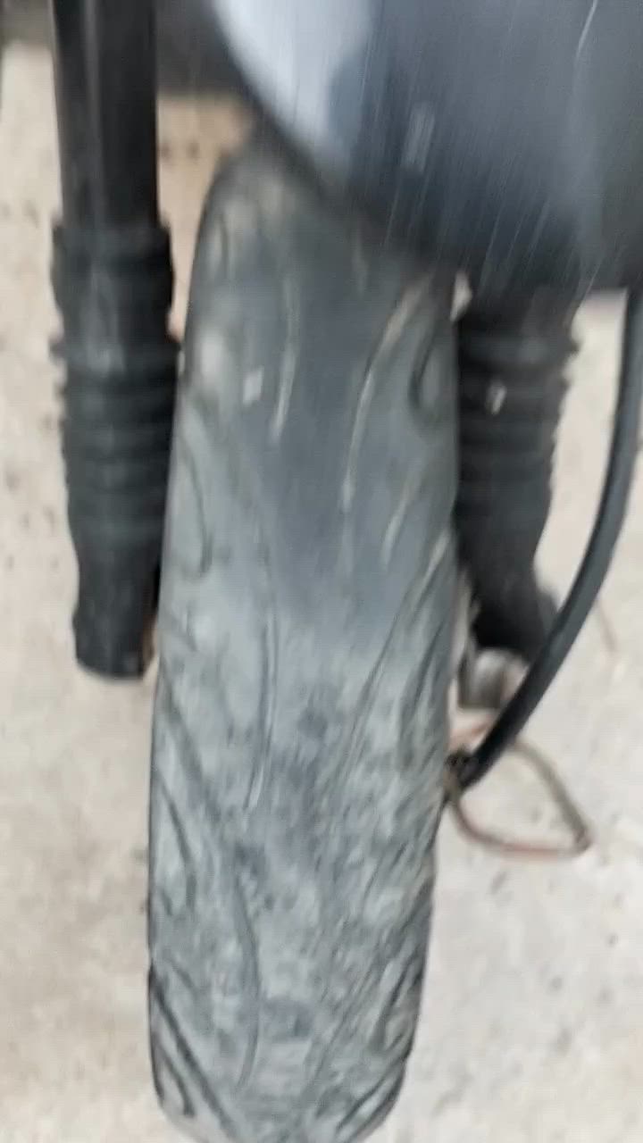 سلام عليكم دراجه بيجي
دراجه عطله كوم  حديد دراجه بس  ناريه مالته ككطعهه
 و120 وبيه مجال بسيط


**إذا كنت صاحب هذا الإعلان وتريد حذفه لأي سبب، رجاءا أرسل رسالة إلى الدعم الفني**