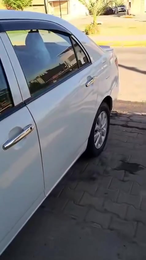 السلام عليكم بيوايدي f3
للبيع سياره نضيفه كلش 
مابيها اي شي غير صبغ بالدعاميه الدعاميه الاماميه فقط
سعرها 68 وبيها مجال حك الجيه رقم انكليزي العنوان بغداد الدوره 
رقم الهاتف ***********
