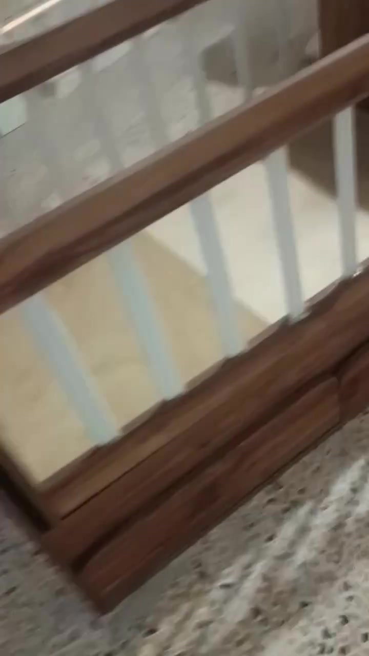 سرير طفل هزاز مستعمل
