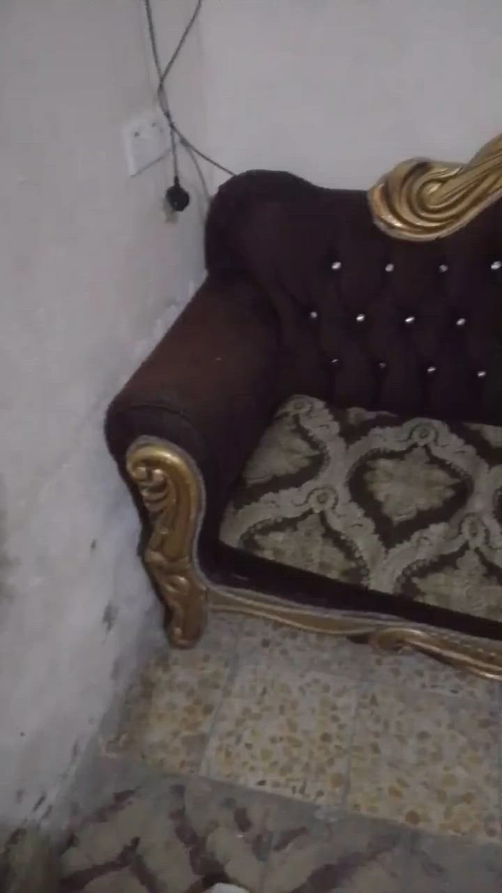 سلام عليكم تخم نضيف 2 كبار 4 زغار لبيع يرادلىة ترتيب بكاني بغداد اليريد يخابرني ويدلل ***********,
