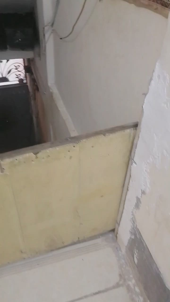 سلام عليكم شقه رهين ٧ حي العسكري قرب كرار دبل درج معزول وحده ***********
