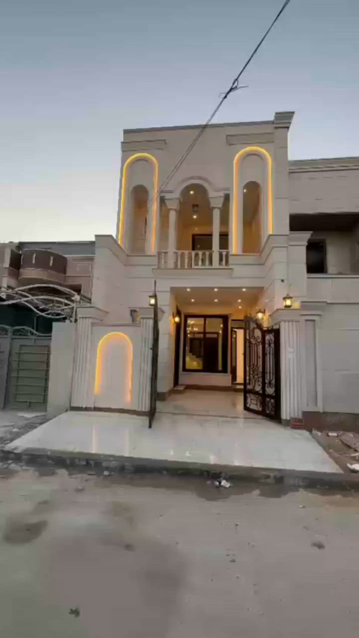 🏡 فرصة مميزة للسكن والاستثمار في قلب زيونة 🏡

للبيع بيت حديث البناء (زيرو) بتصميم عصري وتشطيبات 

راقية، جاهز للسكن فوراً

📍 الموقع: زيونة – محلة 710

 📍 موقع هادئ ومميز قريب من الخدمات الرئيسية.

🔹 مساحة الأرض: 150 م²

 🔹 الواجهة: 5 متر 

🔹 شارع عريض مع رصيف واسع 

🔹 طابقان بتوزيع عملي ومريح للعائلة

الطابق الأرضي: ✅ كراج سيارة ✅ حديقة أمامية ✅ مدخلان ✅ استقبال أنيق ✅ صالة واسعة ✅ غرفة نوم ✅ مطبخ ✅ حمام وخدمات

الطابق الثاني: ✅ غرفة نوم ماستر مع بلكونة ✅ غرفتا نوم إضافيتان ✅ حمام

✨ تصميم حديث واستغلال ممتاز للمساحات ✨ بناء جديد بالكامل (زيرو) ✨ جاهز للسكن 

📞 للاستفسار : ***********

🔑 بيت يجمع بين الموقع المميز، الحداثة، والراحة... فرصة لا تُفوّت.
