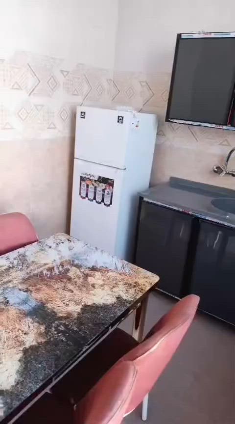 بيت 50متر في مجمع لابداع السكني مؤثث وجاهز وكامل طريق رابط بصف علوة المخضر البيت دبل صحيات متكون من صاله وغرفه ومطبخ لاستفسار اكثر تواصل عل رقم ***********
