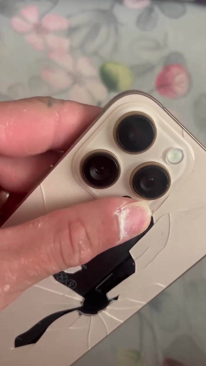 أسلام عليكم هاي الموبيلات للبيع مذكور كلشي بل فيديو سعر الكس ماكس ١١٠ قفل وال ١٦ برو ماكس قيم وخذ وال شراي علوه يدك عل رقم ‭***********‬
