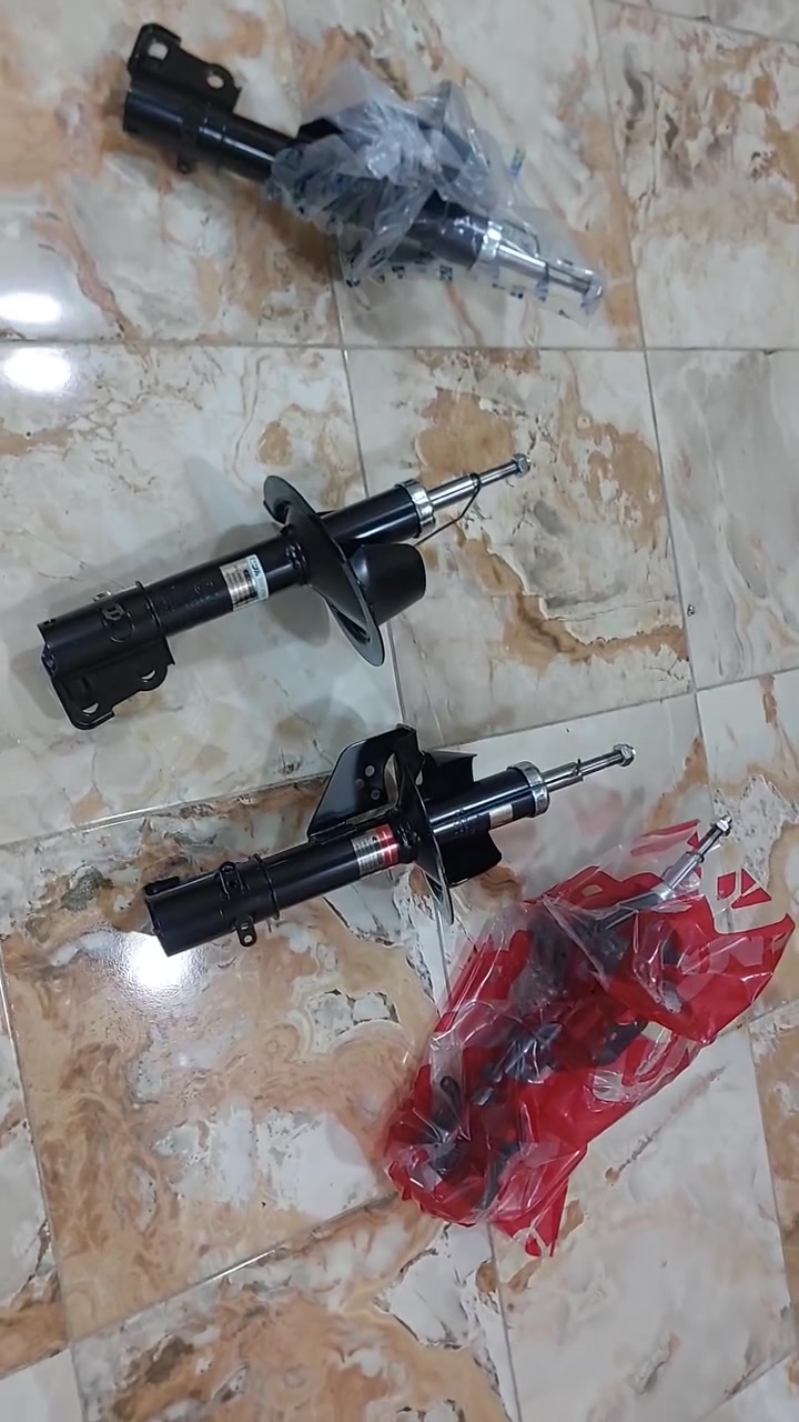 السلام عليكم.  دبلات امامي لسيارات كلايزر7راكب وكرفان لموديلات 91_95 96_2000 2001_2007. غاز ودهن الاصلي والسعر85الف الزوج كما يوجد لدينا توصيل لجميع المحافظات وتساب او اتصال ***********
