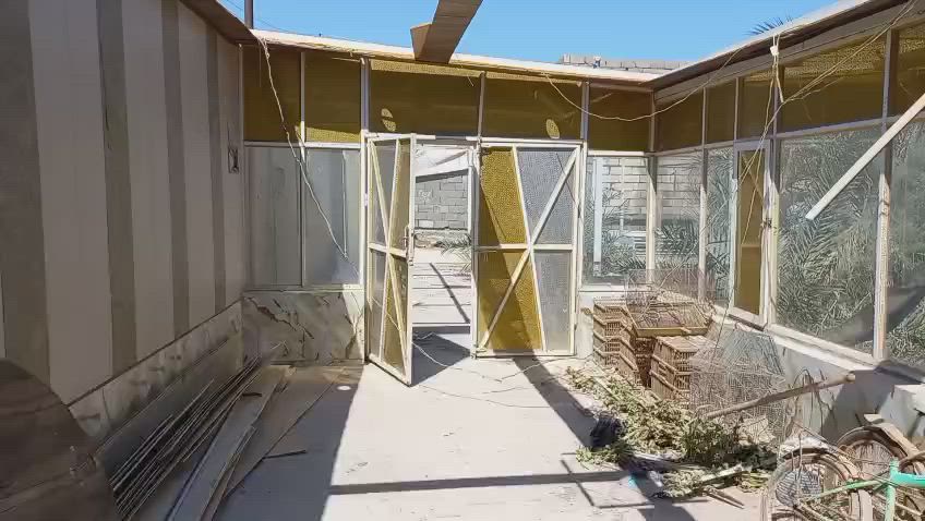 السلام عليكم
باب خارجي نضيف طوله 5 متر
و عندي غرفه خارجيه ابيع بس الجام و الحديد فقط
و جينكو طوله 6 متر

سعر الباب /200 الف
سعر الغرفه /175
سعر قطعه الجينكو/25
