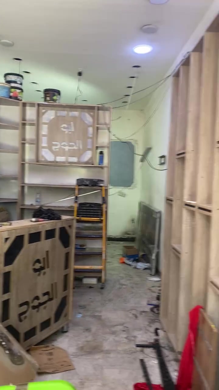 جامخانه محل نضيف وجديده البيع مع رفوف  اتصل رقم ***********
