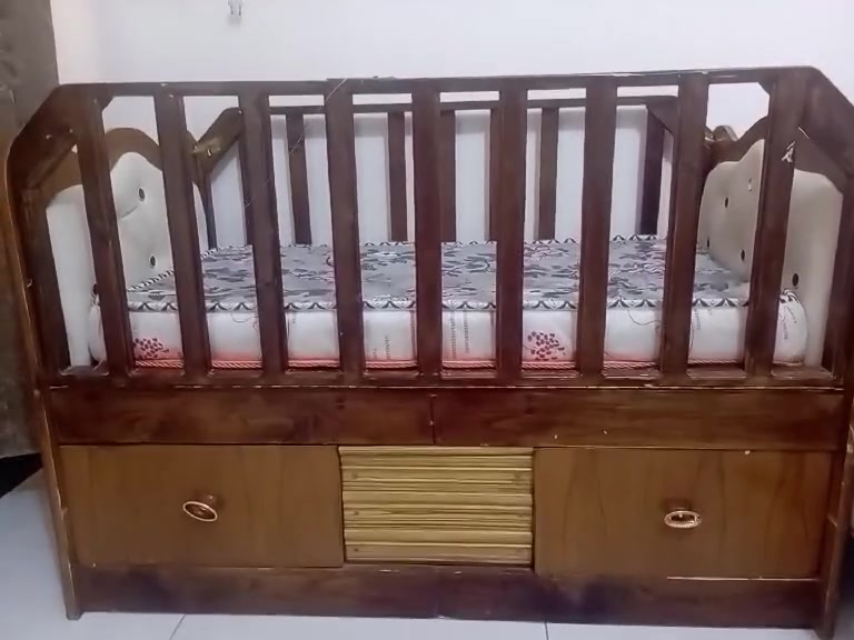 سلام عليكم جربايت طفل للبيع المكان الحمزه الغربي ***********
