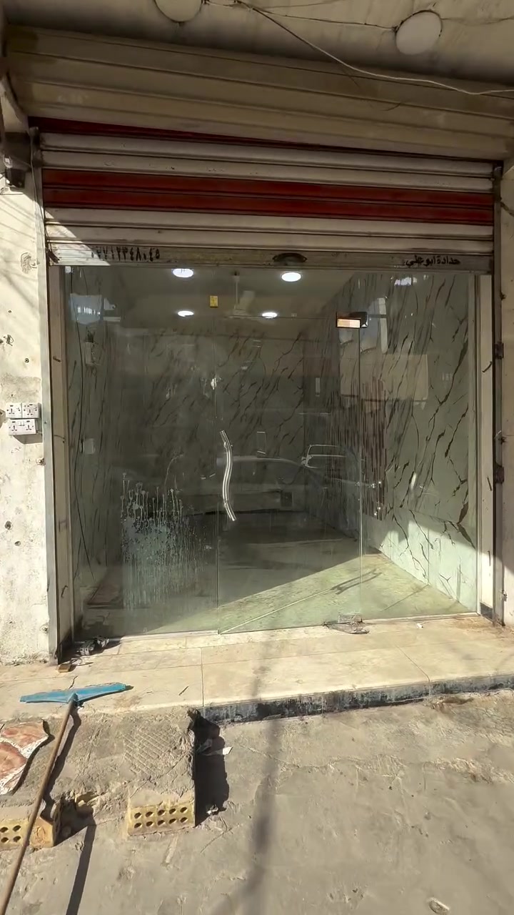 محل للايجار 
المكان : شارع فلسطين حي الادريسي 
المساحة : الواجهة 3 والنزال 5
يحتوي على جام خانه وسقيفة خارجية وديكور 
خط مولد خط انترنيت 
كهربائيات كاملة
للاستفسار: ***********
