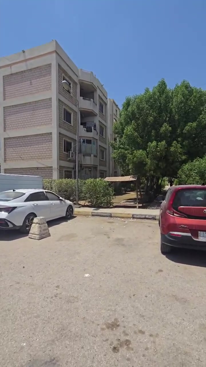🏡 شقق سكنية للبيع – طريق الحلة / النجف

إذا كنت تبحث عن شقة واسعة ونظيفة بموقع مميز، فهذا العرض مناسب لك.

📍 الموقع: طريق الحلة – النجف.

✨ مواصفات الشقة:
🔹 المساحة: 155 م²
🔹 3 غرف نوم
🔹 صالة
🔹 مطبخ رئيسي
🔹 مطبخ حار وبارد
🔹 مجمع صحيات
🔹 تشطيبات نظيفة وجاهزة للسكن.

للأستفسار مراجعه مكتب #الاعمار_للعقار_والتصميم_والتنفيذ
الكائن في الحلة _ شارع 60 _ داخل فرع العميد قيس المعموري _ مجاور مدينة حمورابي السياحية

او الاتصال على الارقام التالية  :
***********
***********
