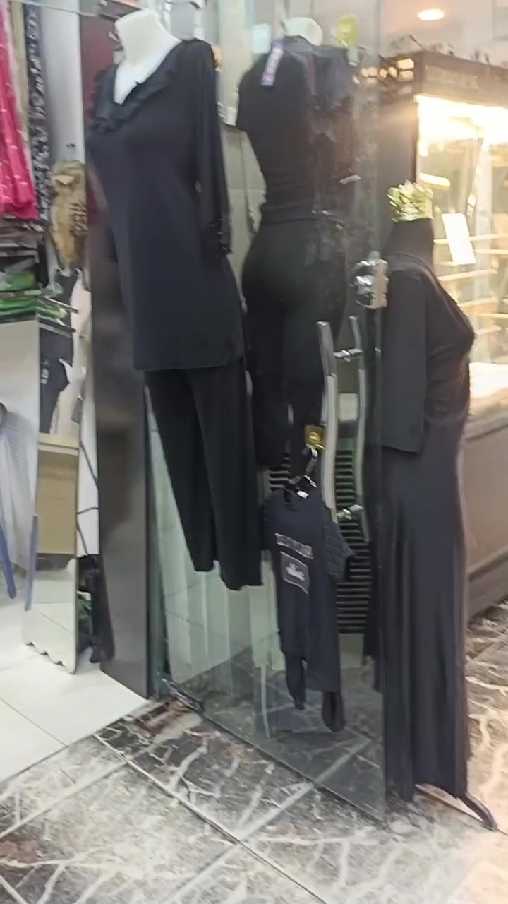 محل كامل لبيع سعر محل 4مليون وبي مجال اجاره ميتن شهر مكان محل حي لعامل سوك للخير ***********
