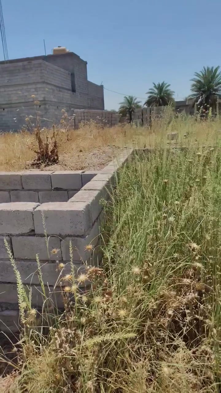 بتلو للبيع المساحة ٢٠٠ م مدفون سبيس مع البتلو ٢٠٠٠ بلوكة بتلو متعوب عليه  المكان الاحمر شارع المقداد مقابيل المدرسة زراعي سند ٢٥ السعر التواصل مع الرقم ***********
