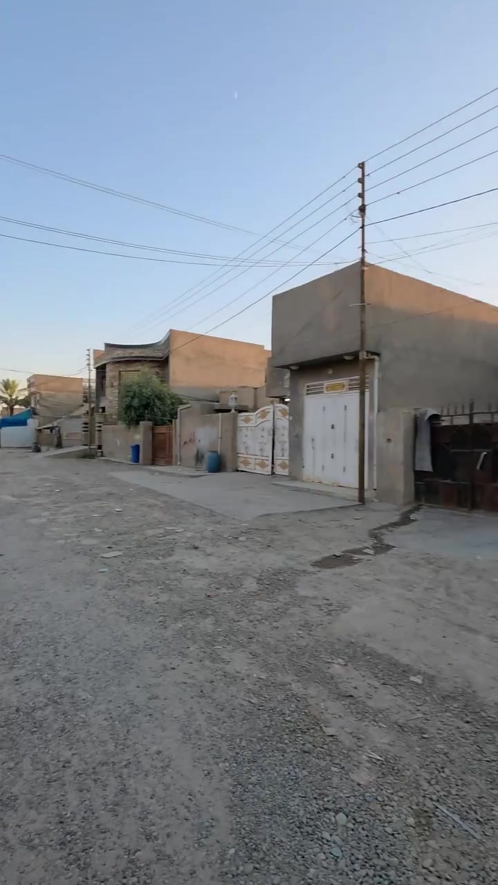 السلام عليكم دار للبيع سامراء حي الشهداء المربع الذهبي 253 متر غرفتين مرمم من الداخل شارع 20 متر مدخل ناجي ابو الشربت وقريب من جامع ام المؤمنين عائشة رضي الله عنها 
للاستفسار الاتصال على *********** رقمي الجديد 
أو زورونا على مكتب المميز بالخضراء مجاور سبلاش وثلاجة البوجعاطة
