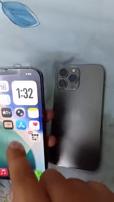 من رخصت الادمن
ايفون 13 pro max قطعتين نظيفات 
واحد بطارية خدمه 73 ب 650 
والثاني بطارية 87 ب 775 

كلش نظيفات شخط مابيهن وكلشي ممبدل بيهن 

للاستفسار ***********
واتساب او عل مازنجر متواجد
