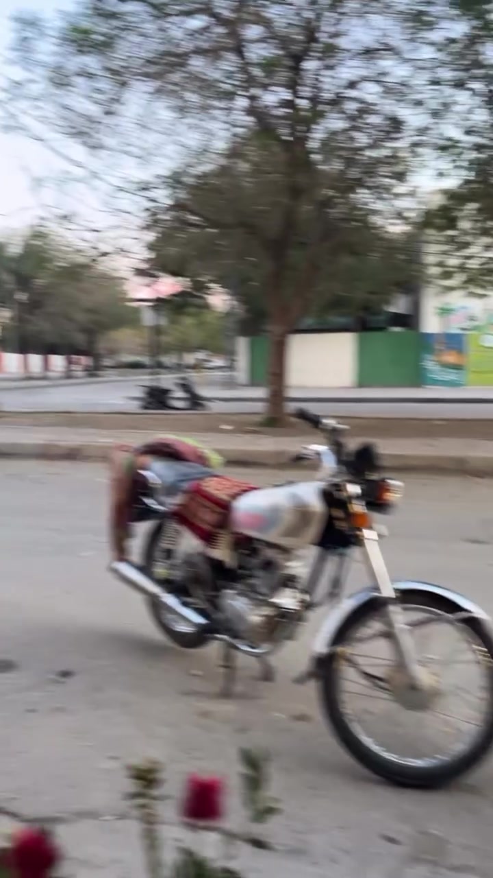 السلام عليكم دراجه ماكس للبيع الدراجه نضيفه مكينه يرادلها كم شغله اما من ناحيه مكينه شغل ودوس شلعه ومعدل قوي تقفل 103 قويه ما شاء الله  الدراجه تمشيك عمر سعرها 400 وبيها مجال للطيبين كربلاء الدره ما متواجد فيس فقط واتساب و رقم ***********
