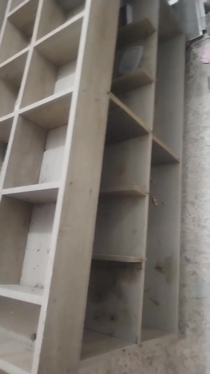 السلام عليكم 
ميوزة للبيع مع رفوف ابيعهن كلهن ب 375 
***********
