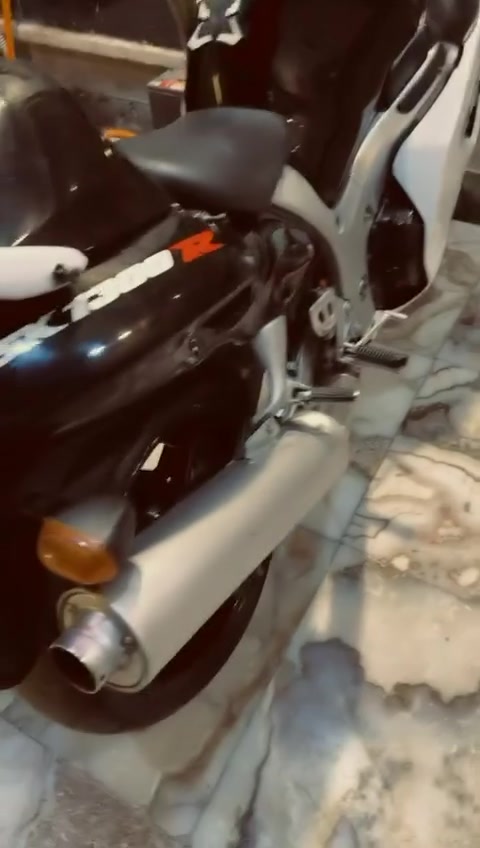 من مرخصت الدمن سلام عليكم وحمت الله وربركاته بطح هيبوزه للبيع جيل اول نوزل الدراجه نصيفه وخير من الله الدراجه مسويله  ادامه منضومة ماي زيت اخضر اصلي  ودهن كله موتل  ونوزلات جدد الدراجه نضيفه  الكشر مال 85 والي رايد يستفسر علئ السعر يتصل علئ الرقم *********** او يجي خاص بيع او مراوس والي يجي عليه نشاءالله مارده
واليجي يجيب فيتره وايا وجيج بدون زحمه..
