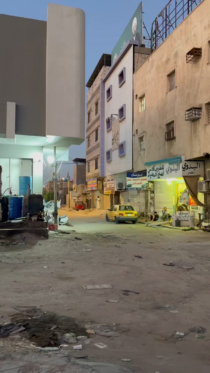 السلام عليكم بناية طابو ملك صرف للبيع في الجنينة شارع التجاري ثاني عقار عن شارع التجاري مساحتها ١٥٠ متر تحتوي على ٦ شقق مؤجرات ومحلات ٢ وارد البناية الكُلي ٤ ملايين وتحتوي على مصعد وفريمات اعلانية في السطح للاستفسار عن السعر التواصل خاص او الاتصال على الرقم ***********
