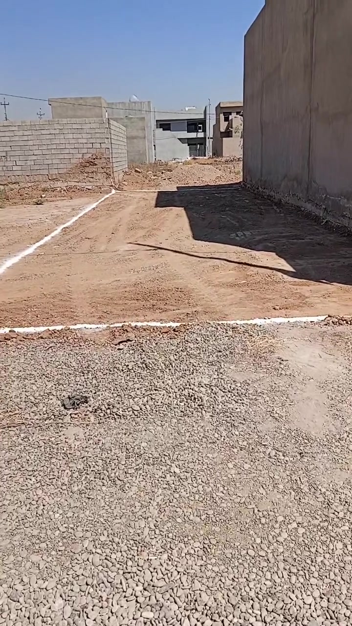 قطعه ارض للبيع 
مساحه 120متر واجهه 6متر 
عنوان حي بدر قبل ما توصل مدرسه الشهيد كاظم عباس على ايدك يمين 
خدمات كهرباء وماي موجود يبعد عن تبليط 20متر 
تفاصيل ***********
