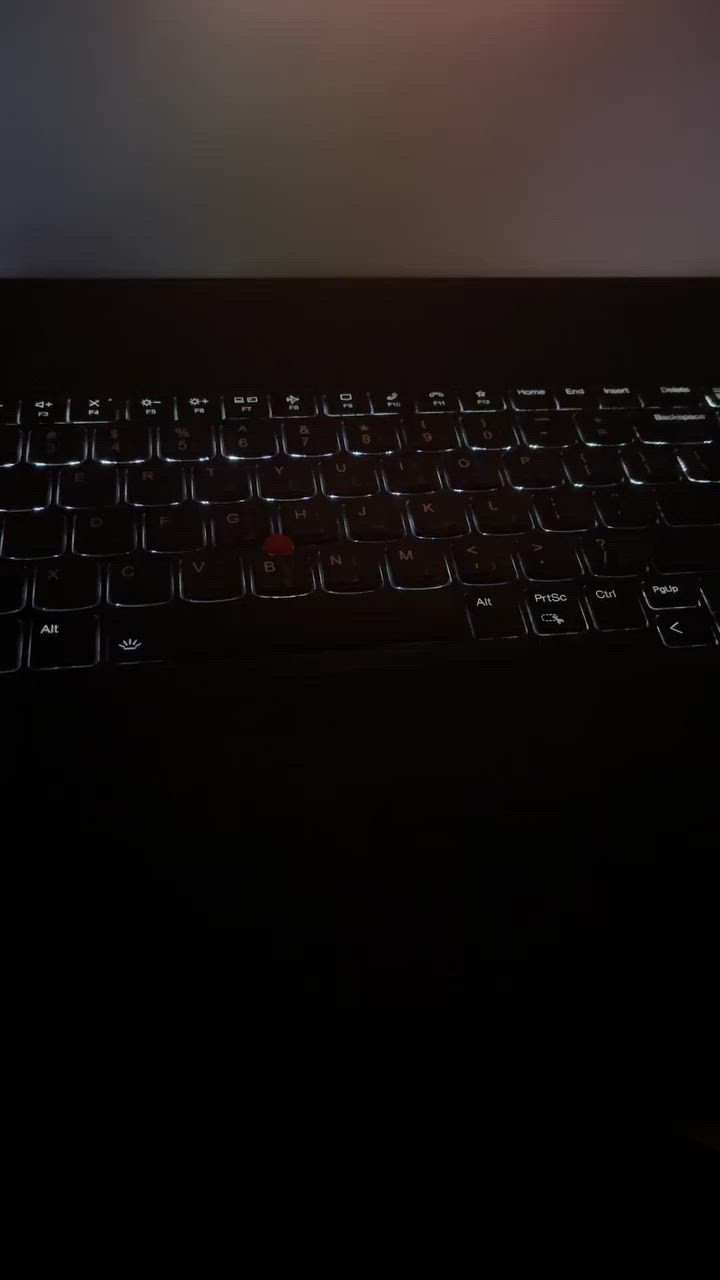 شباب هذي اللابتوب للبيع بسعر 700 الف قفل اخذتها بيوم13/12/2026 
وهسة اريد ابيعها مالي بيها حاجة وقطعة كلش نظيفة ومرتبة
لينوفو ثنك باد ويندوز 11 منافذ تايب سي كور آي 13 انارة بيضاء على الكيبورد وكلها كدامكم تجي تفحص وتشوف على راحتك وتاخذ والمباع لا يرجع واذا تنطي كلمة تجي تاخذ بلا زحمة عليك ❤️ ***********واتساب
