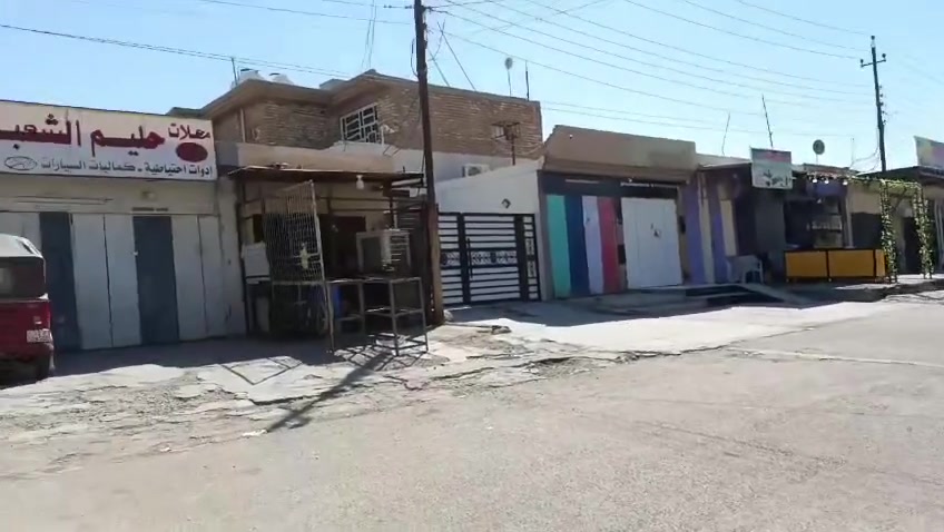 سلام عليكم بيت 200متر عله شارع تجاري وجيهته 3 محلات البيت الداخلي غرفتين نوم وحده جوه وحده فوك صاله هول مطبخ حولي زغير المكان ابو غريب الحصو شارع الوله يم مدرست الضحى للبنات رقم الهاتف 
***********
اثير ***********
