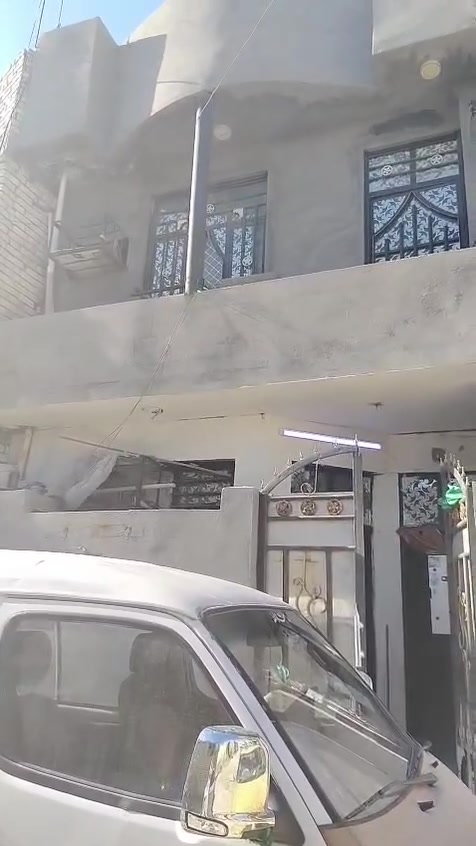 للاجار دار 50 متر طابقين
مدخلين يحتوي علئ صاله وغرفتين نوم ومطبخ وخدمات صحيه وترك ودرج وبيتونه… 
سعر الاجار 250 قفل…
العنوان السريدات القديمه مربع الثالث
للتواصل مكتب الاخوين للعقار ***********
باداره عدنان الباشا

