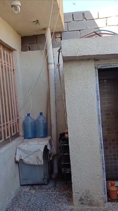 سلام عليكم بيت للبيع في خضراء الدسيم بضهر الطاقه المساحه 100.. ***********
