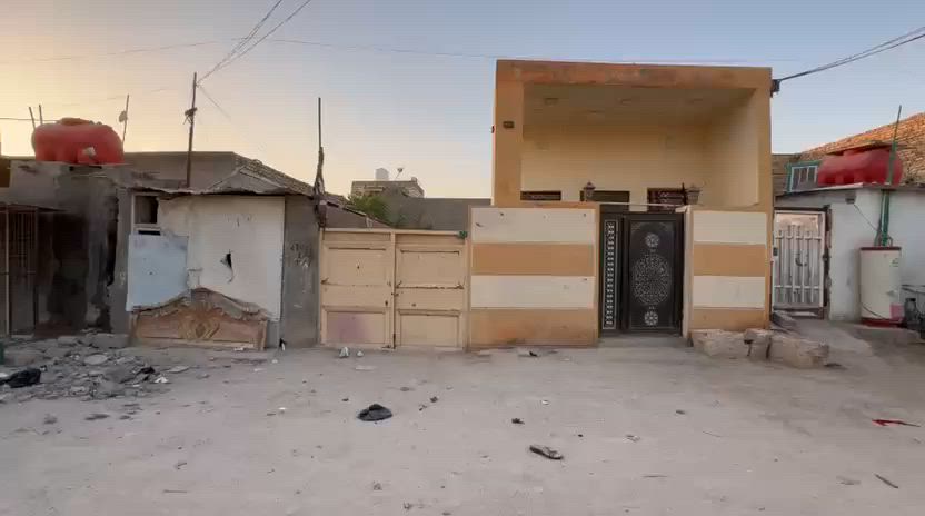 السلام عليكم
بيت في حي الرحمه شارع جامع حي الرحمه الكبير ثالث بيت عن شارع 20 المساحه 250 متر يصلح للسكن او حسينيه للزوار لانه يحتوي على مضيف معزول مساحته 10*4 وداخل البيت غرفتين نوم وصاله ومطبخ البيت كاشي وسيراميك موقع البيت مميز ومشمول بالطابو ان شاء الله السعر المطلوب 110 مليون الاتصال على رقم للاستفسار ***********
