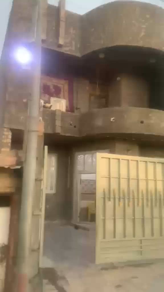 الموقع / الرمادي / 5 كيلو /قرب مجمع الهندسي/وقرب قيادة شرطه الانبار
المسساحة 200متر 

تفاصيل البيت /  طابق الول بناء حجر طابق ثاني بلوك بيت فول كامل ناقص بس واجهيه/على شارع15

السعر 118مليون وبي مجال عدد القرف5/ 

للاستفسار ***********
