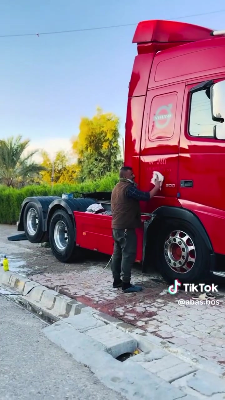 للبيع فالفو 2004 كير اوتماتيك مربوط صهريج رقم نينوى سنويه جديده رقم انكليزي جي بي اس تكيال سياره جاهز اي نقص مابيها سعر 240 
***********
